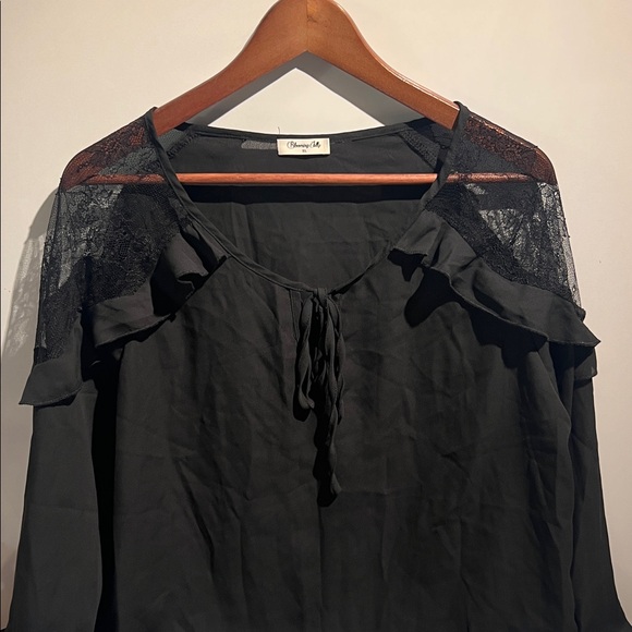 Chic Black Lace Women's Blouse - Picture 9 of 11